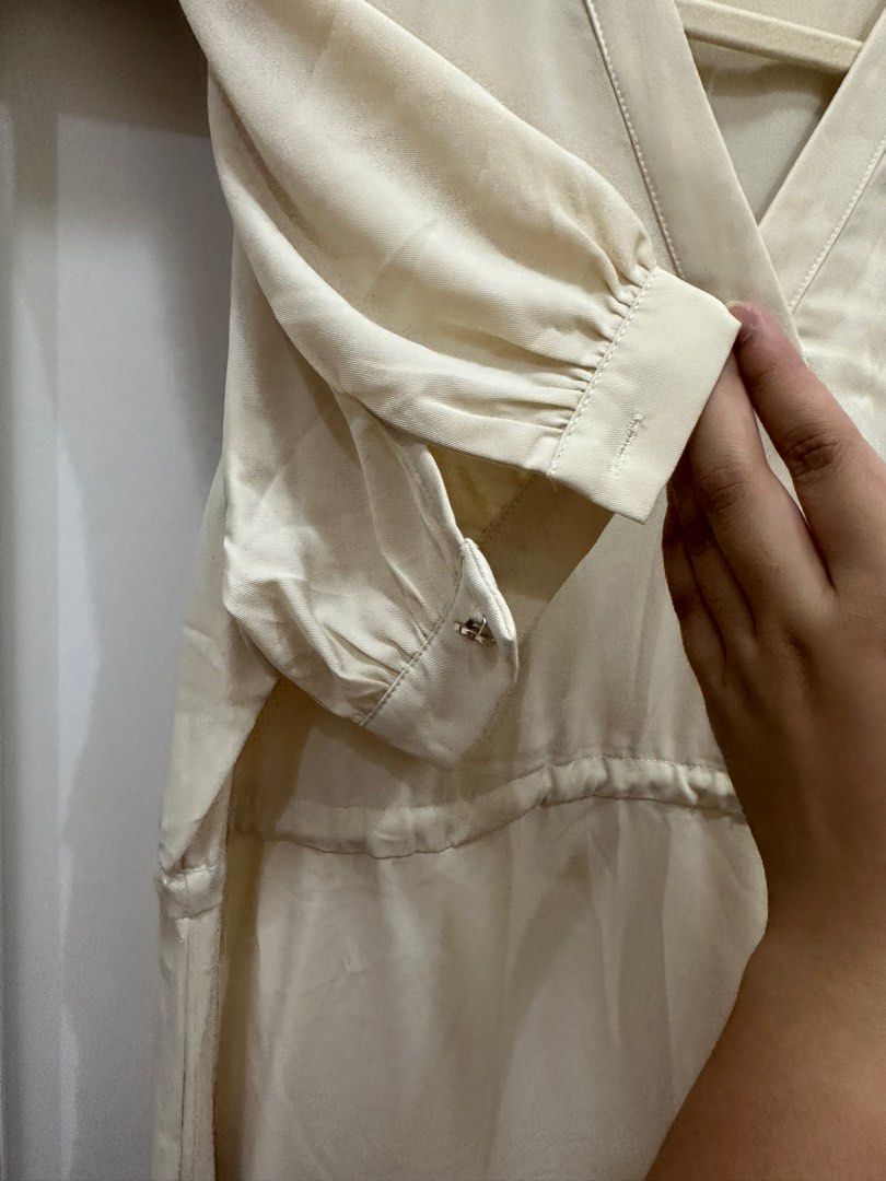Beige Midi Dress with pocket (Category: Dresses) located in Valenzuela. Submitted by _shethrifts (Listing ID 1367266041, Image 2). Description: .