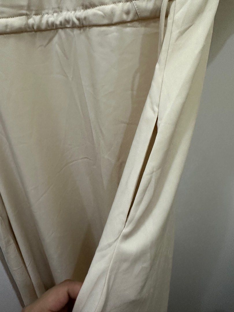 Beige Midi Dress with pocket (Category: Dresses) located in Valenzuela. Submitted by _shethrifts (Listing ID 1367266041, Image 3). Description: .