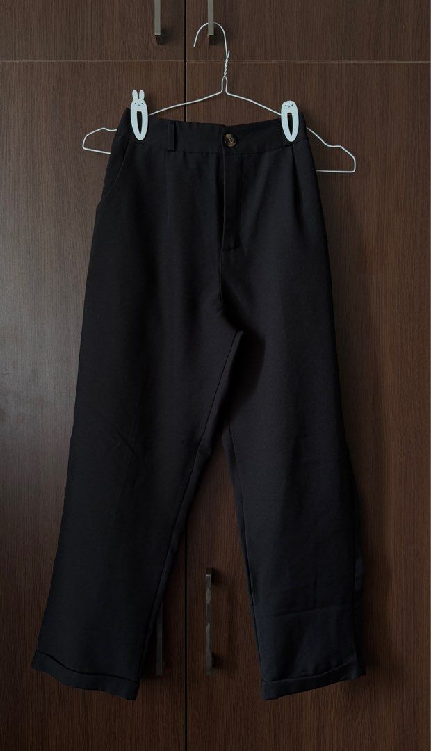 Black Formal Pants (S) (Category: Other Bottoms) located in Manila. Submitted by levartech (Listing ID 1367143005, Image 1). Description: - read “ABOUT” - all pictures are uploaded - can ship, customer must handle sf - meet ups around dlsu only with handling fee of 70 pesos.
