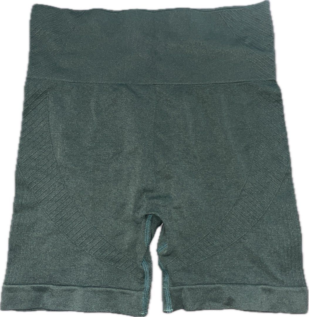 BUNDLE OF 2! Gym Shorts (Category: Activewear) located in Pasay City. Submitted by declutternoob06 (Listing ID 1367159491, Image 3). Description: fits small.