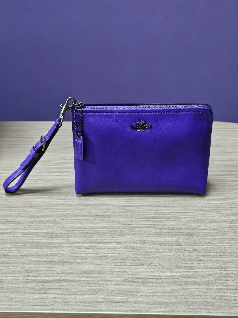 Coach wristlet and pouch (Category: Bags & Wallets) located in Singapore. Submitted by miki201777 (Listing ID 1367148743, Image 1). Description: .