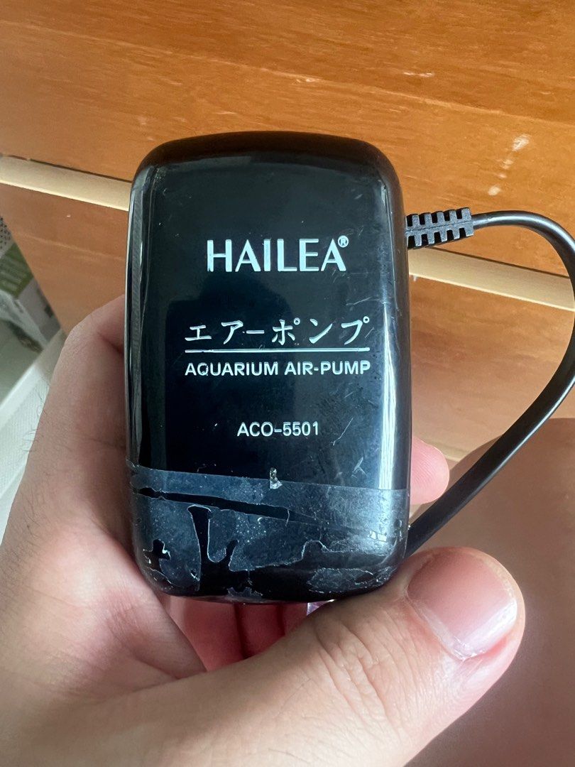 Fish Tank Oxygen Air Pump (Category: Homes & Other Pet Accessories) located in Singapore. Submitted by nick5150 (Listing ID 1367163890, Image 1). Description: For fish tank Self collect .
