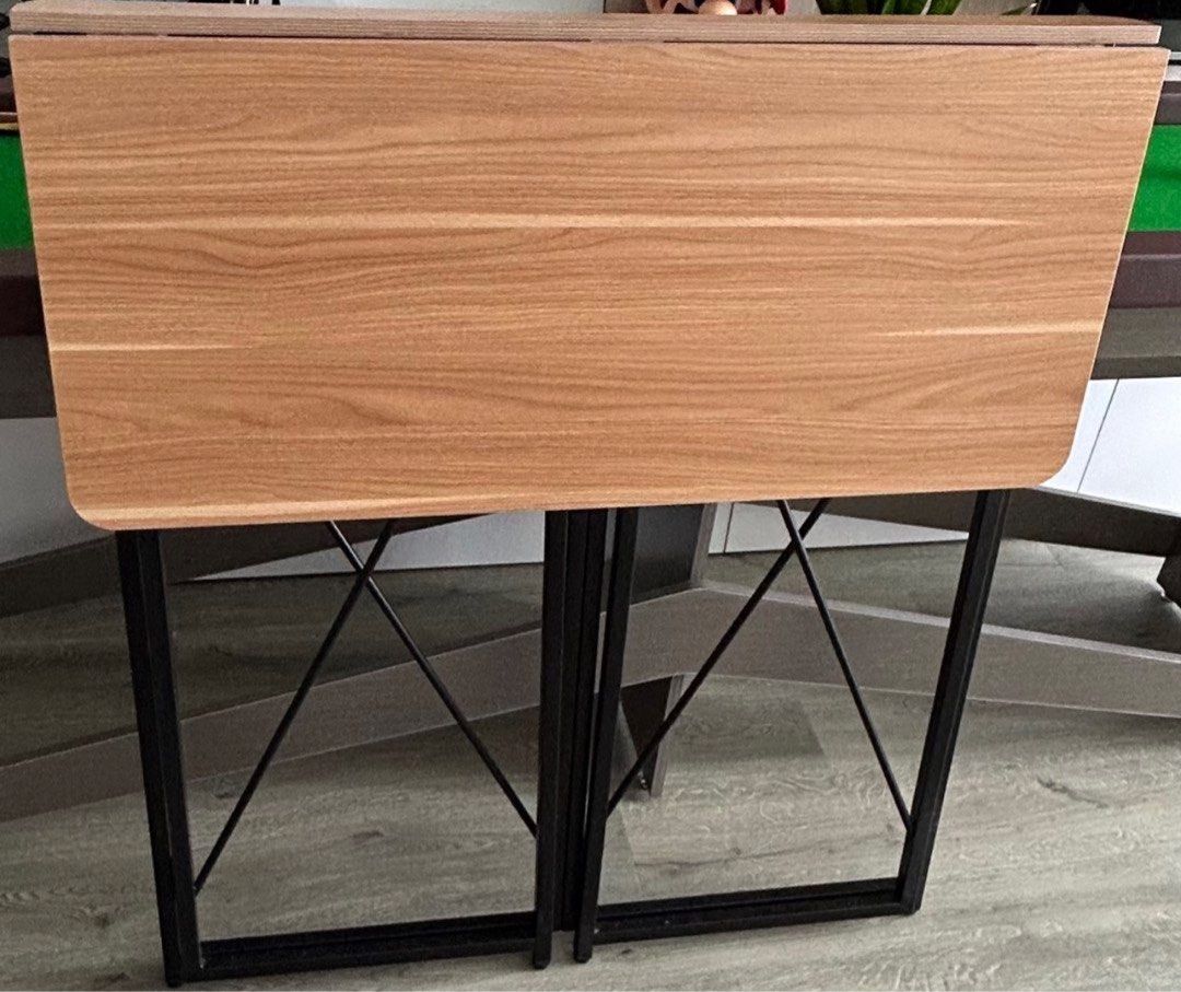 Foldable table (Category: Tables & Sets) located in Singapore. Submitted by rounded (Listing ID 1367191391, Image 3). Description: Fodable bar table + foldable chair 1.2M height, study table Great for bar table use, standing work and coffee table Clearing as making space due to light use Arrange own pick up .