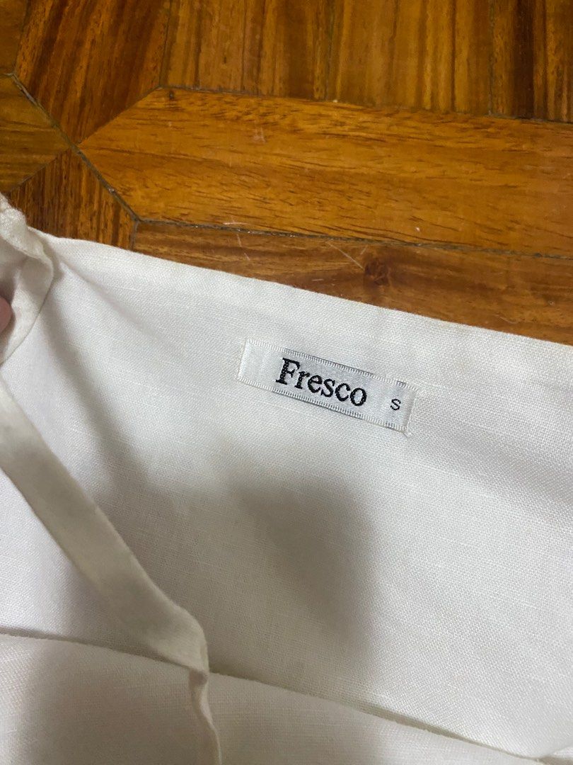 Fresco White Linen Off Shoulder Top (Category: Sleeveless) located in Makati City. Submitted by ksclothes_ (Listing ID 1367197058, Image 3). Description: Minor stains Fits XS-S.