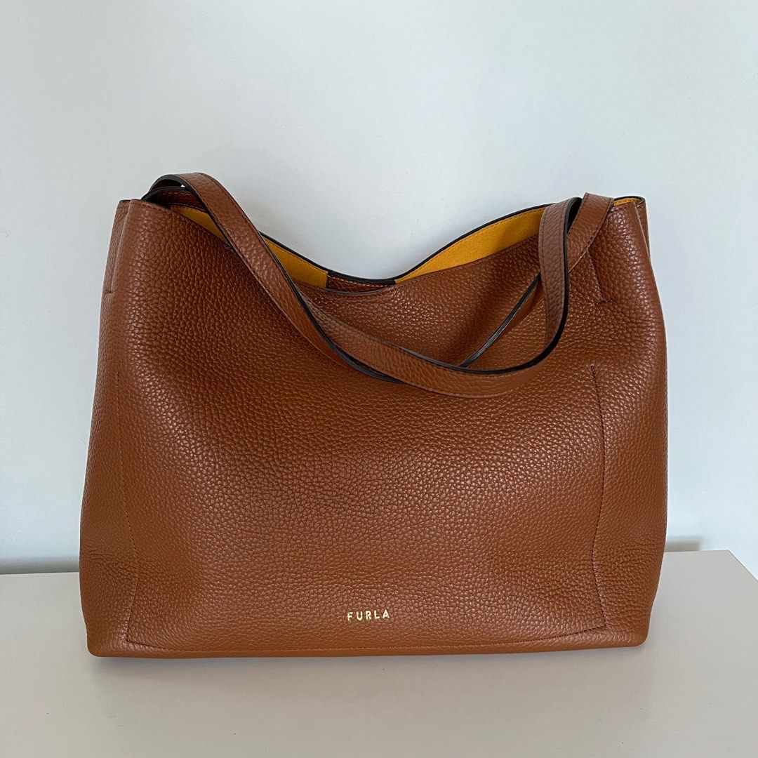 Furla Hobo Bag (Category: Luxury Bags & Wallets) located in Iloilo. Submitted by ifrancesanne (Listing ID 1367240799, Image 2). Description: .