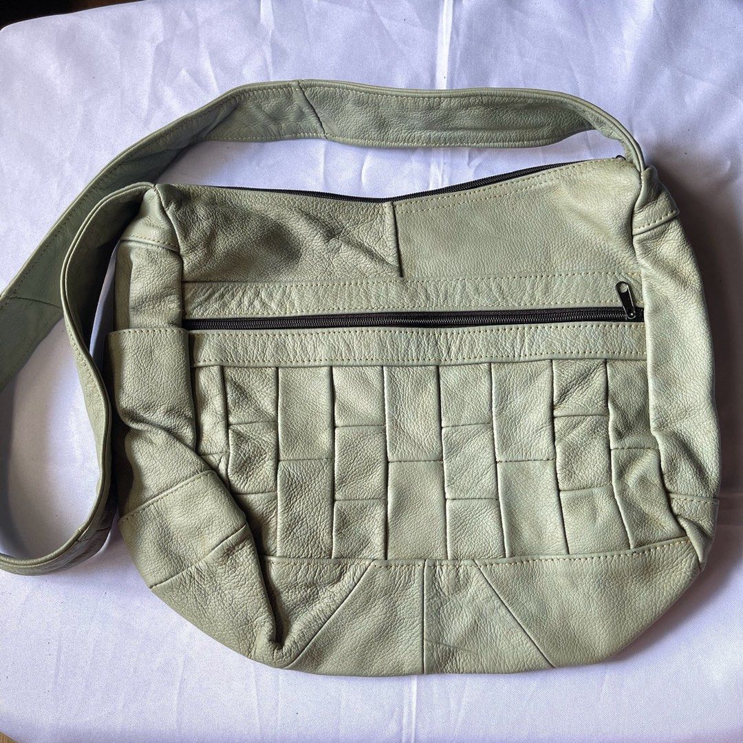genuine leather blue cross body bag (Category: Cross-body Bags) located in Malolos. Submitted by dprm12 (Listing ID 1367218450, Image 1). Description: ~ genuine leather, made in mexico ~ has stains (can be removed) .