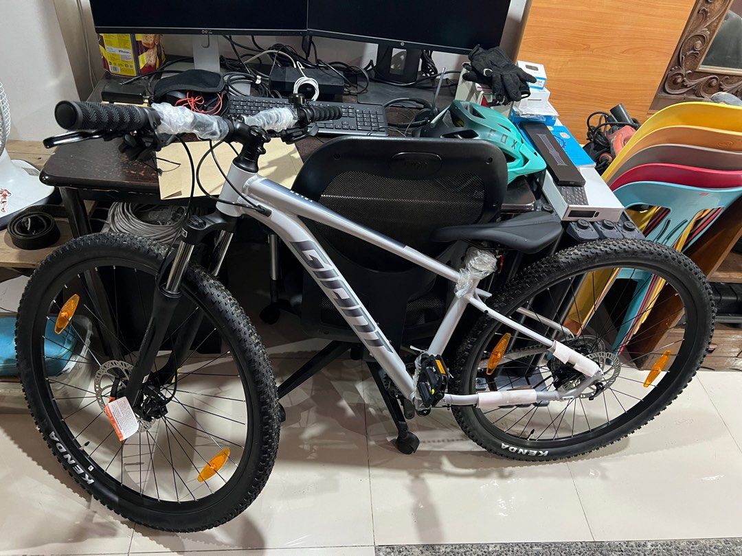 GIANT XTC SLR3 2022 (Category: Bicycles) located in Manila. Submitted by 4rni3l (Listing ID 1367117994, Image 2). Description: GIANT XTC SLR3 2022 Medium Gloss black green.