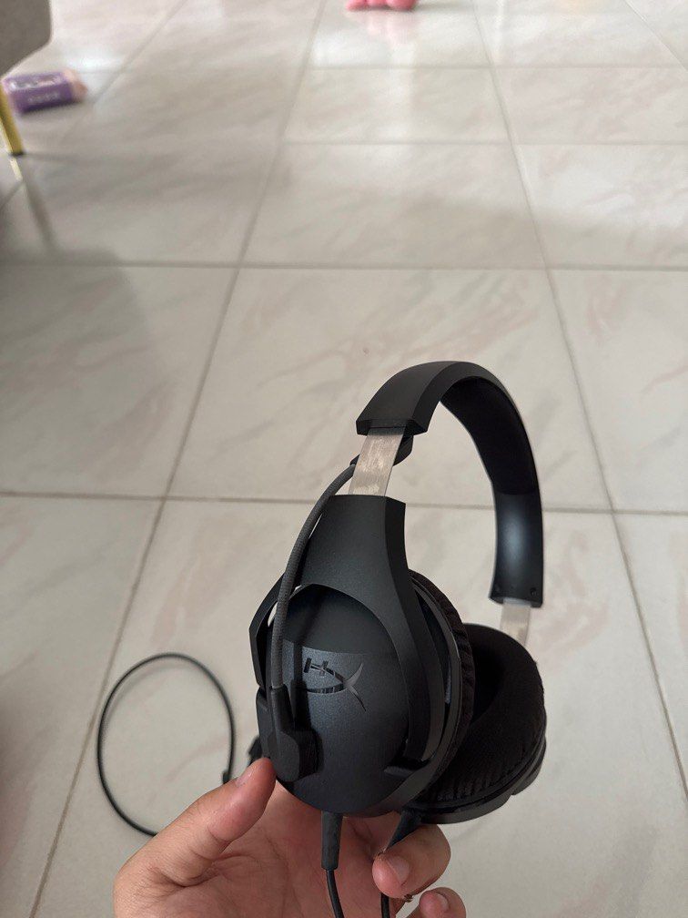 HyperX Cloud Gaming headphonez (Category: Headphones & Headsets) located in Singapore. Submitted by ttmrhg4img (Listing ID 1367161667, Image 1). Description: Used once or twice and stopped gaming due to NS. Letting it go. Authentic ( no box no receipt).
