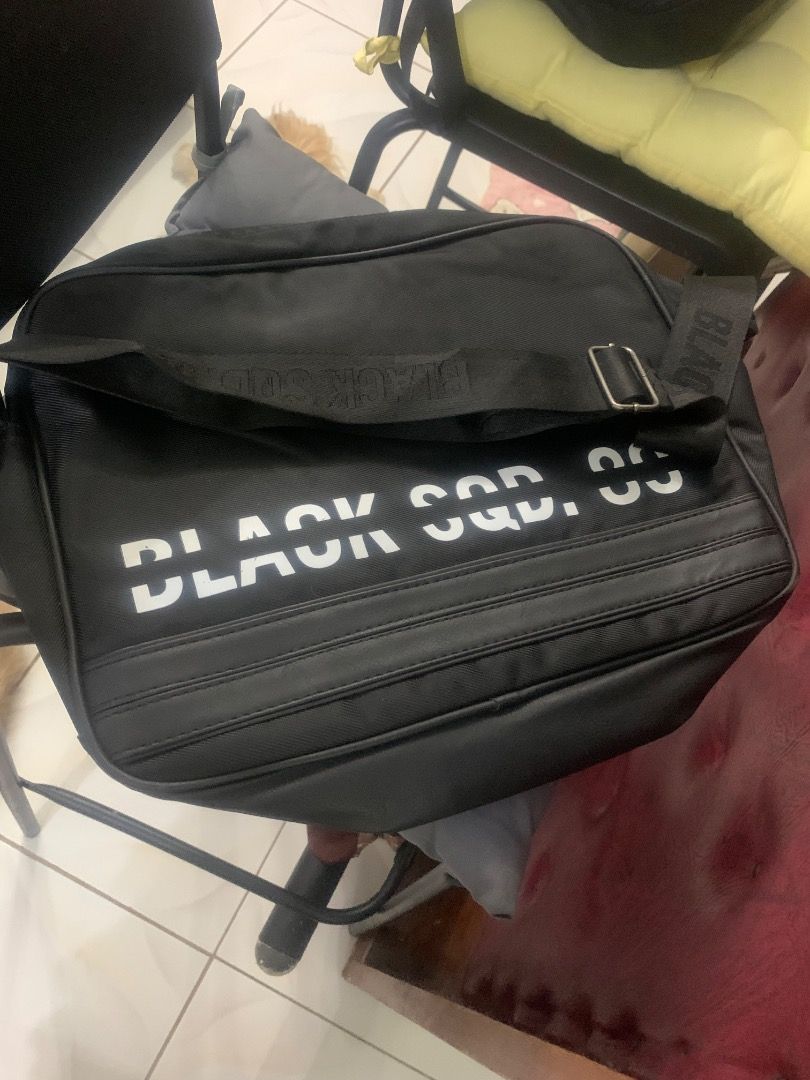 Imported Laptop/ messenger bag (Category: Laptop Bags & Sleeves) located in Dasmarinas. Submitted by fameandfad (Listing ID 1367266664, Image 1). Description: Brandnew. Imported Many compartments Material: Nylon/ leather.