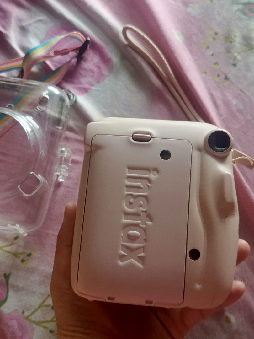 Instax mini film 11 (Category: Cameras) located in Manila. Submitted by kaim14 (Listing ID 1367153475, Image 2). Description: instax mini film 11 with free case.