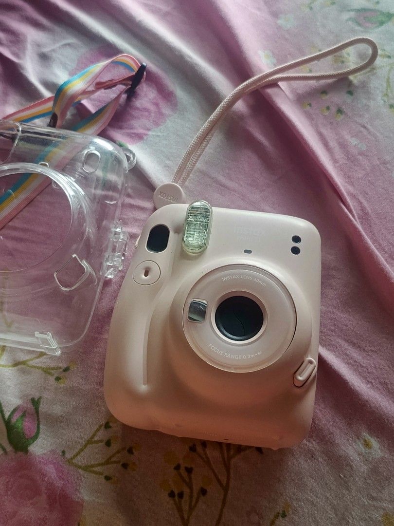 Instax mini film 11 (Category: Cameras) located in Manila. Submitted by kaim14 (Listing ID 1367153475, Image 1). Description: instax mini film 11 with free case.