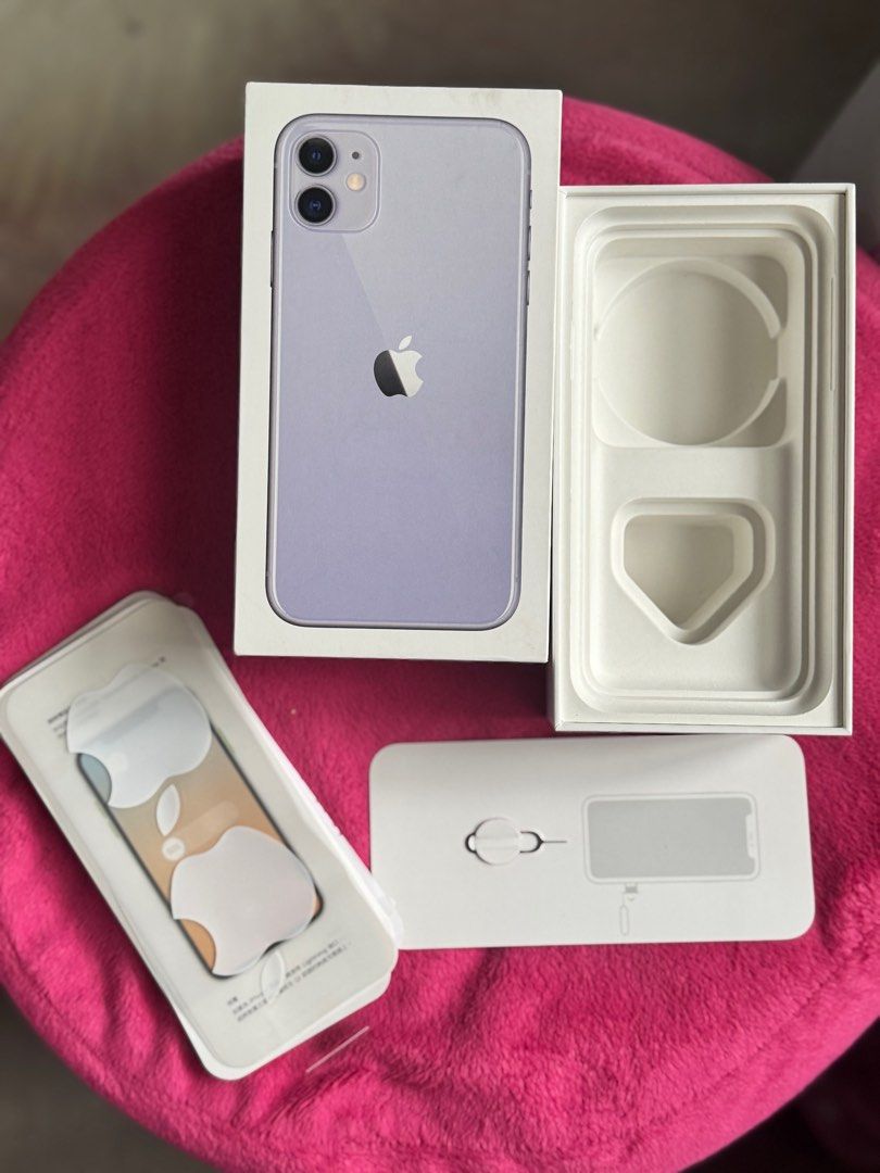 Iphone 11 box (Category: iPhone 11 Series) located in Makati City. Submitted by pink.velvet (Listing ID 1367184735, Image 3). Description: .