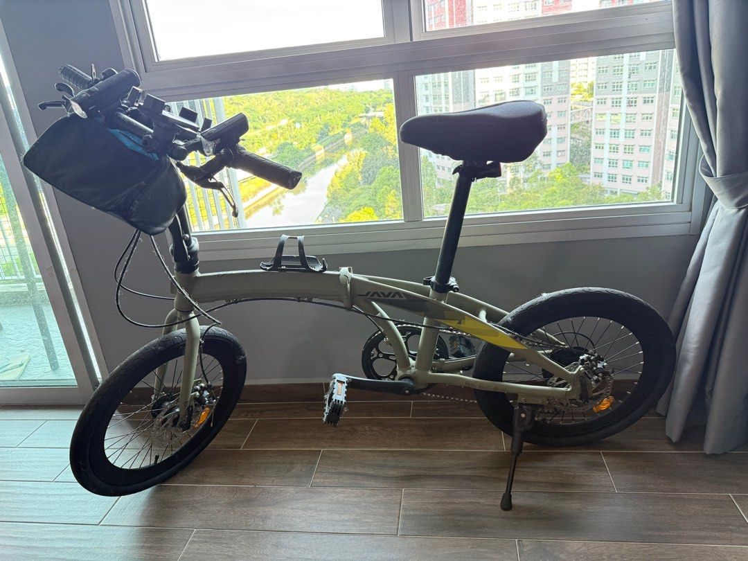 Java Zelo Foldable Bicycle (Category: Bicycles) located in Singapore. Submitted by chanseyyyyyy (Listing ID 1367195804, Image 1). Description: Comes with free accessories. Phone mount, front light, rear light, bell, bottle mount, memory foam bicycle seat and helmet.