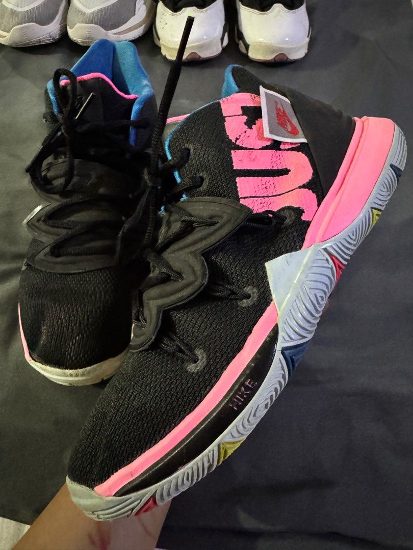 Kyrie 5 Basketball Shoes (Category: Babies & Kids Fashion) located in Quezon City. Submitted by cottoncandyqc (Listing ID 1367281380, Image 1). Description: Size 4.5Y Or girls 23cm (size 6) Good sole traction No issues inner sole, sock line, rubber sole .