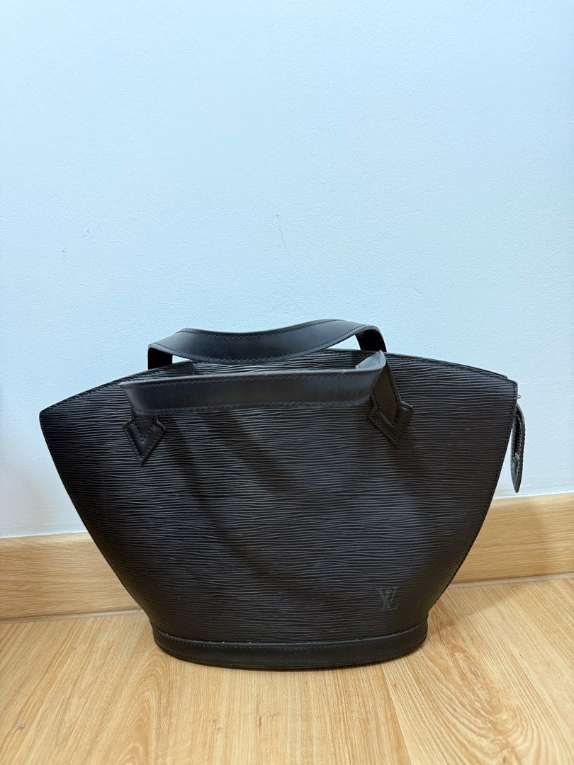 LV VINTAGE API LEATHER BAG (Category: Bags & Wallets) located in Singapore. Submitted by beepbeep___ (Listing ID 1367196317, Image 1). Description: Vintage LV api leather bag price negotiable for fast deal .