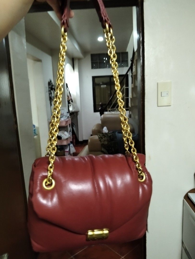Mango Burgundy Chain Bag (Category: Luxury Bags & Wallets) located in Mandaue City. Submitted by goldenstorm.025d17 (Listing ID 1367235751, Image 2). Description: Reducing the price since there's a small peel off at the top part of the sling already. Never been used. PM me for inquiries. Thank you..