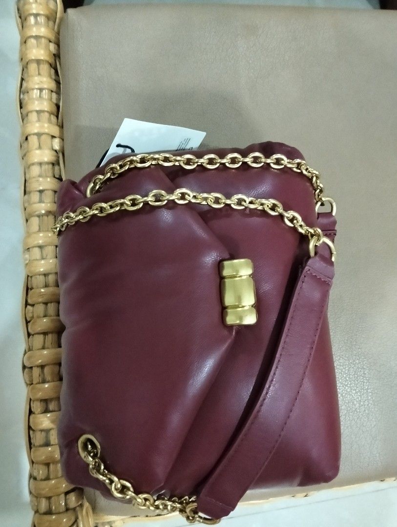Mango Burgundy Chain Bag (Category: Luxury Bags & Wallets) located in Mandaue City. Submitted by goldenstorm.025d17 (Listing ID 1367235751, Image 3). Description: Reducing the price since there's a small peel off at the top part of the sling already. Never been used. PM me for inquiries. Thank you..