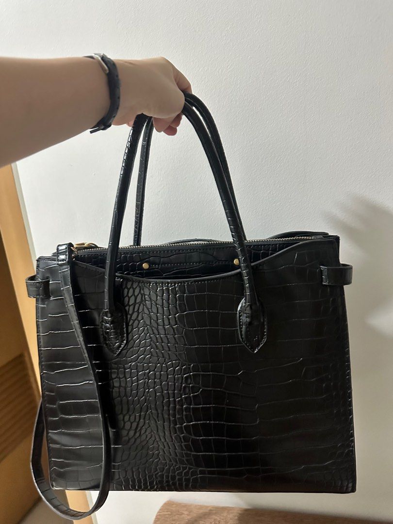 Mango croc effect leather black bag 2-way (Category: Luxury Bags & Wallets) located in Taguig. Submitted by jennifer_sells (Listing ID 1367131859, Image 2). Description: Rfs: di po nagagamit (wfh) Used once or twice lang Great office bag (spacious) 2-way (shoulder bag, cross body) No lowballers Buyer to arrange pick up Could fit a laptop.