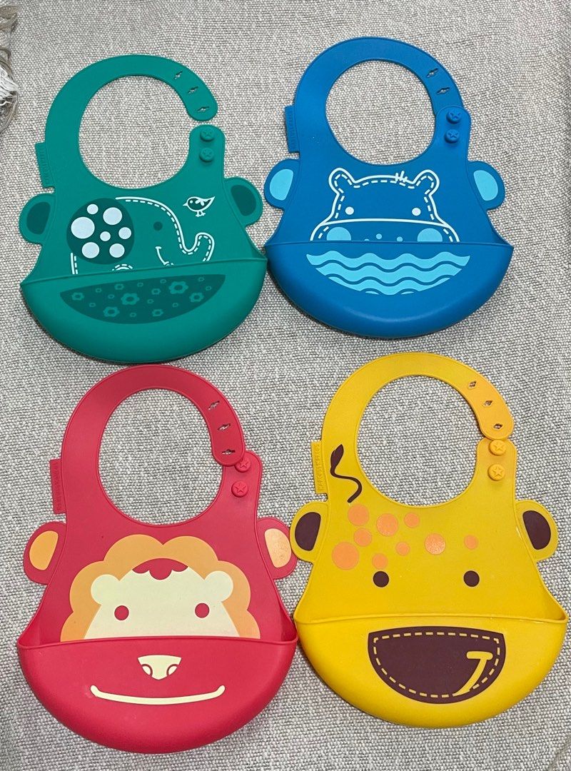 Marcus Silicone Bib (Category: Weaning & Toddler Feeding) located in Manila. Submitted by tomtomsworld (Listing ID 1367126253, Image 1). Description: Take all for 699 or 200 each bib Posted price the final price po Thank you.