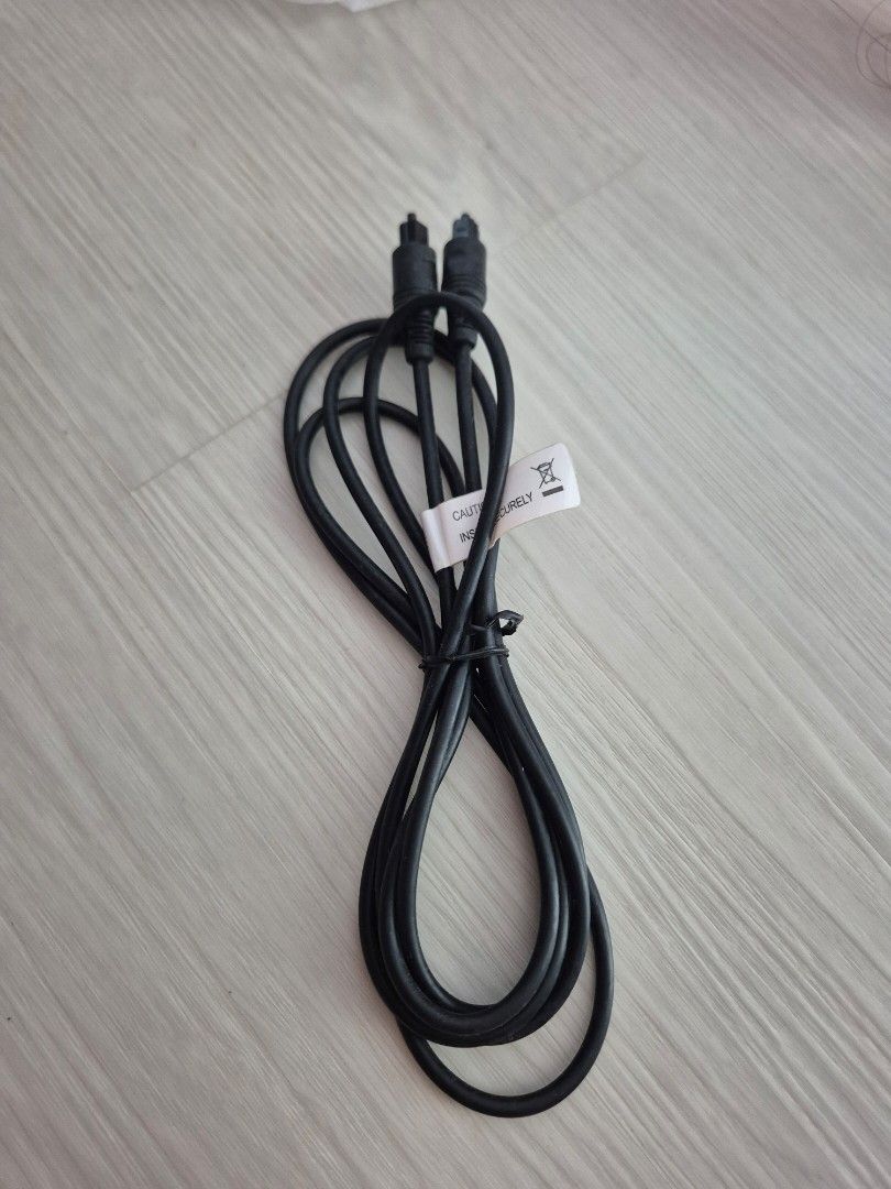 Optical Cable (Category: Everything Else) located in Singapore. Submitted by reneeliew (Listing ID 1367186240, Image 1). Description: .