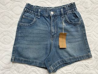 (Category: ) located in . Submitted by aaamoreapparel (Listing ID 1367162498, Image 1). Description: .