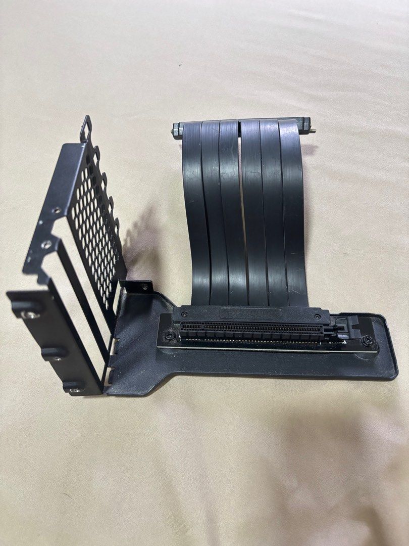 Phantek GPU Vertical mount bracket + Riser cable (Category: Cables & Adaptors) located in Kuala Lumpur. Submitted by kenwayfai9701 (Listing ID 1367182577, Image 1). Description: Phantek GPU Vertical mount bracket + Riser cable -Selling in combo -used no more waranty RFS: changed to white theme pc Cod Ampang.