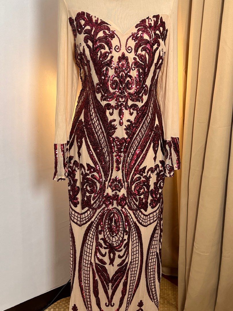 Plus size Long gown FOR SALE (Category: Evening dresses & gowns) located in Marikina City. Submitted by shae_preloved (Listing ID 1367114689, Image 2). Description: LIKE NEW! Fits XL - 4XL Very stretchable Body hugging Fully sequined Zipper back .