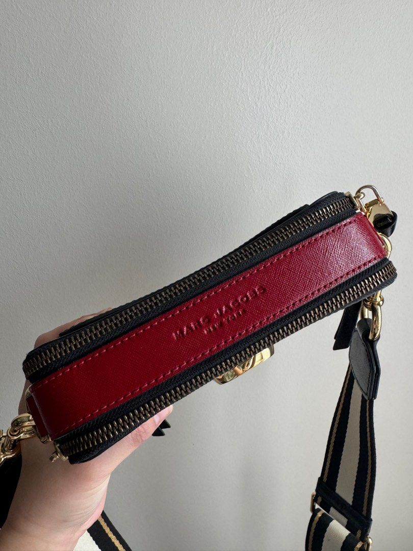 Pre-loved Authentic Marc by Marc Jacobs Snapshot Bag (Category: Luxury Bags & Wallets) located in Pasig City. Submitted by curatedcoph (Listing ID 1367188134, Image 2). Description: Marc by Marc Jacobs Snapshot Bag 100% authentic Lightly used, no noticeable flaws Comes with original dust bag and care card.