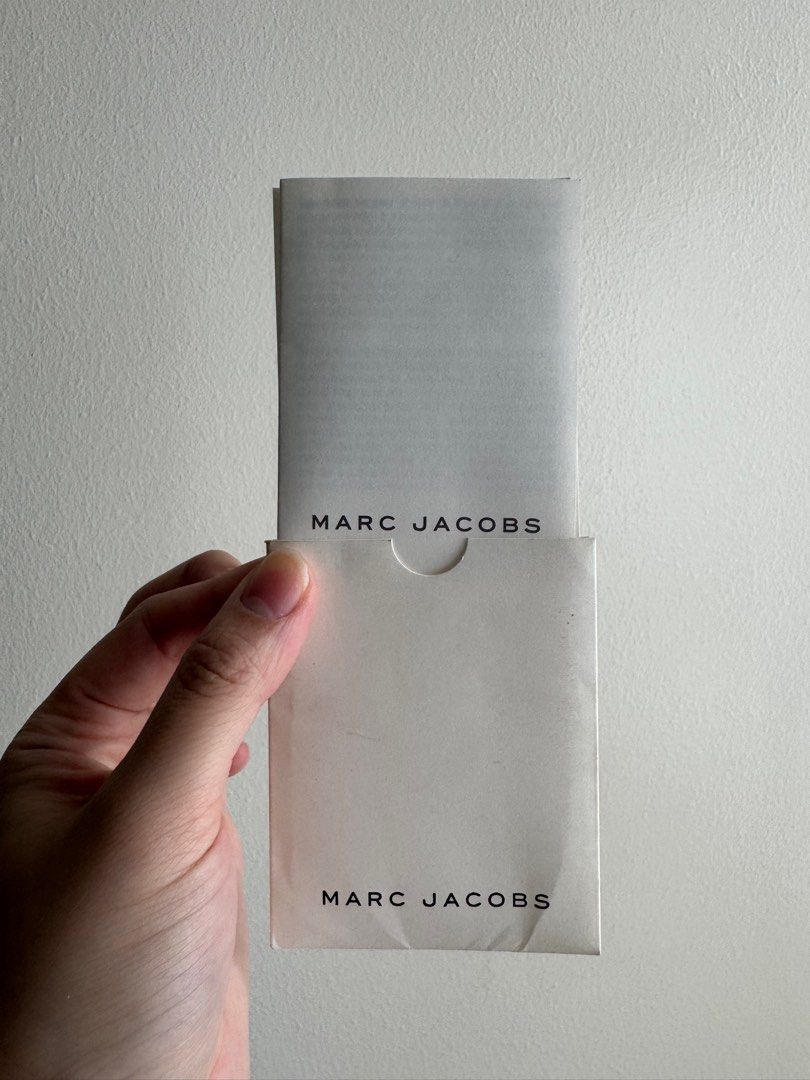 Pre-loved Authentic Marc by Marc Jacobs Snapshot Bag (Category: Luxury Bags & Wallets) located in Pasig City. Submitted by curatedcoph (Listing ID 1367188134, Image 3). Description: Marc by Marc Jacobs Snapshot Bag 100% authentic Lightly used, no noticeable flaws Comes with original dust bag and care card.