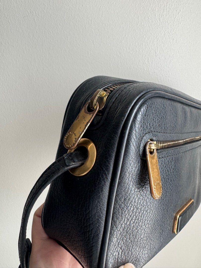 Pre-loved Authentic Vintage Marc Jacobs Crossbody Bag (Category: Luxury Bags & Wallets) located in Pasig City. Submitted by curatedcoph (Listing ID 1367186508, Image 3). Description: 100% authentic From my personal collection With dustbag Faded logo in its exterior but interior is in good condition.