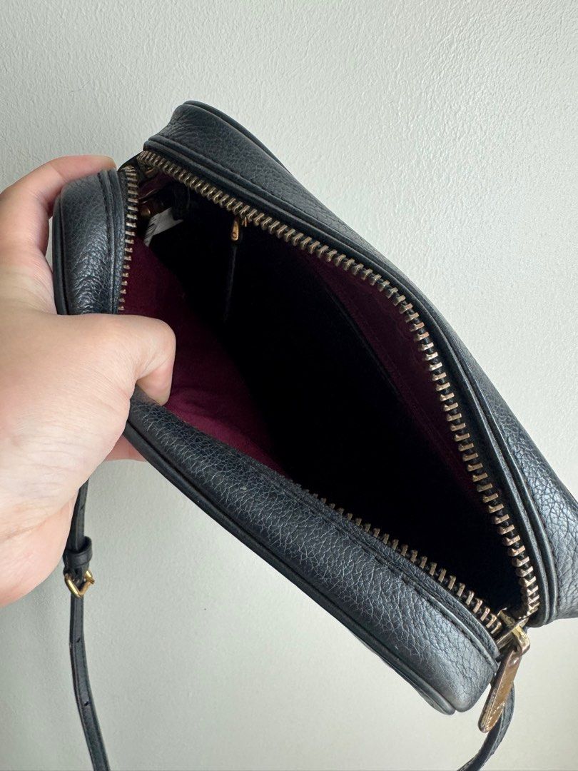 Pre-loved Authentic Vintage Marc Jacobs Crossbody Bag (Category: Luxury Bags & Wallets) located in Pasig City. Submitted by curatedcoph (Listing ID 1367186508, Image 2). Description: 100% authentic From my personal collection With dustbag Faded logo in its exterior but interior is in good condition.