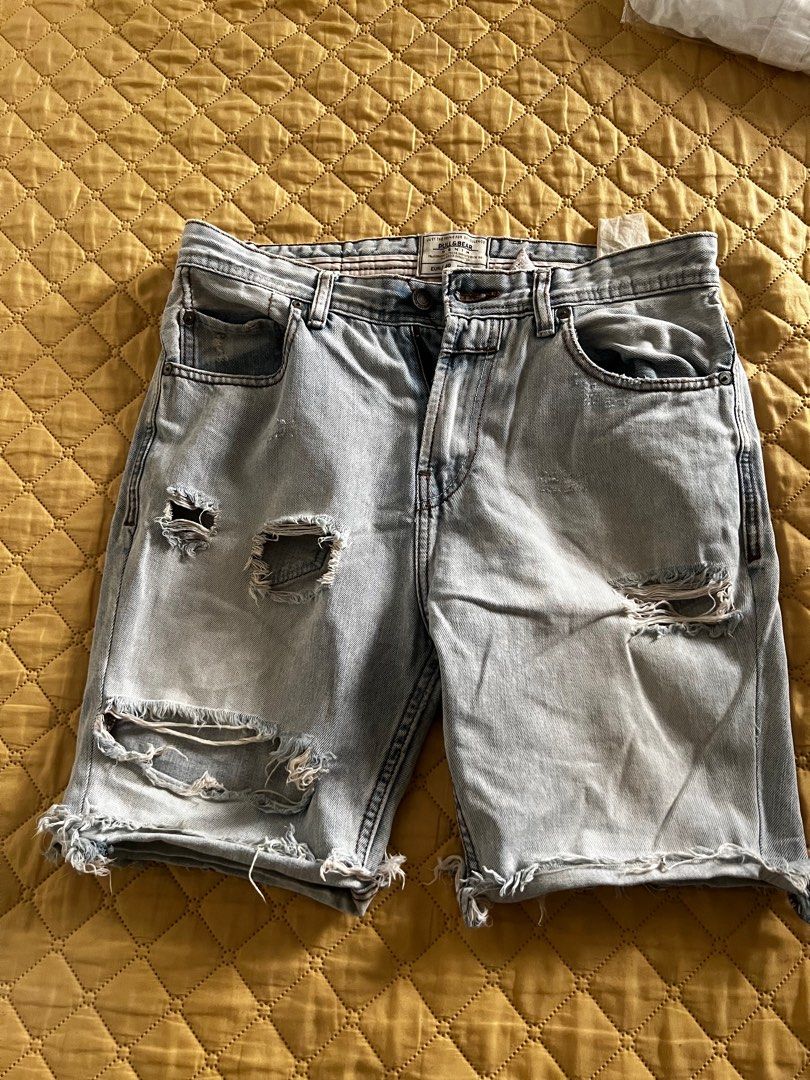 Pull & bear (Category: Shorts) located in Cabanatuan. Submitted by alexbuenaventura03 (Listing ID 1367137380, Image 2). Description: Pull & bear Short Like new Above the knee Size 30 to 31 Ang ganda na to!.