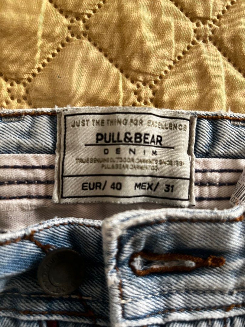 Pull & bear (Category: Shorts) located in Cabanatuan. Submitted by alexbuenaventura03 (Listing ID 1367137380, Image 3). Description: Pull & bear Short Like new Above the knee Size 30 to 31 Ang ganda na to!.