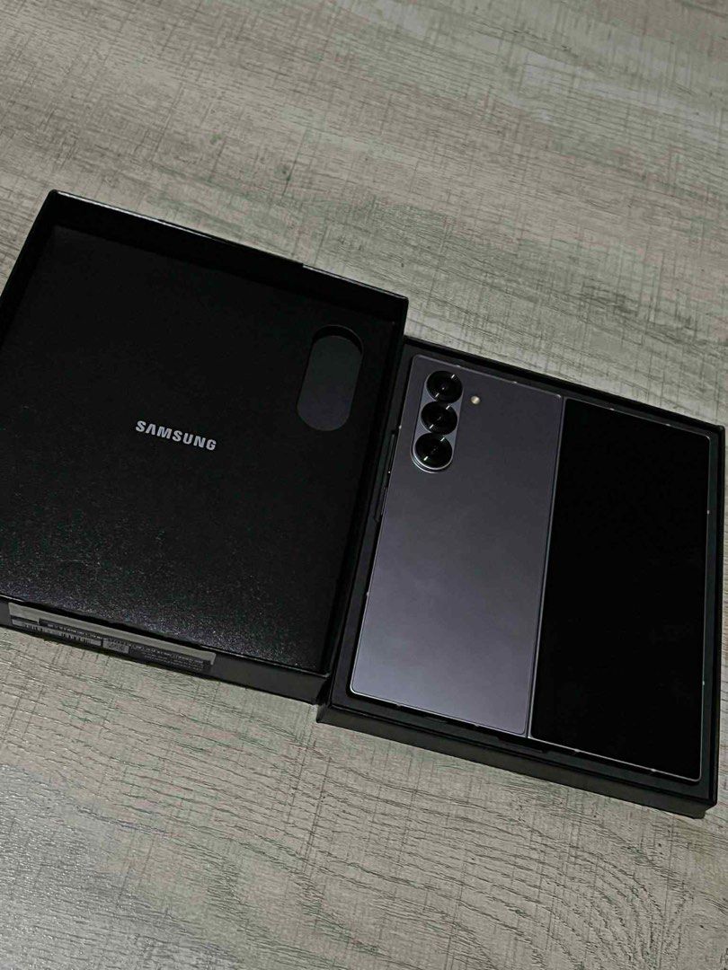 Samsung Galaxy Z Fold 6 (Category: Samsung) located in Mandaluyong City. Submitted by cjbanana (Listing ID 1367215019, Image 1). Description: Galaxy Z Fold 6 Storage: 256GB Displays: Main – 7.3-inch Dynamic AMOLED, Cover – 6.3-inch Processor: Qualcomm Snapdragon 8 Gen 3 Battery: 4400mAh Camera: Triple rear camera setup Original Price: 105,990 Selling Price: ₱78,000 (Negotiable).