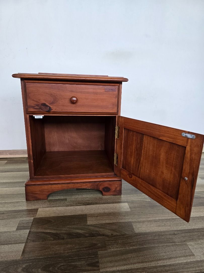 Solid Wood Side Table (Category: Shelves, Cabinets & Racks) located in Singapore. Submitted by pinetreew (Listing ID 1367200530, Image 2). Description: Solid Hard Wood Brand : Picket & Rail H58cm x L47cm x W38cm .