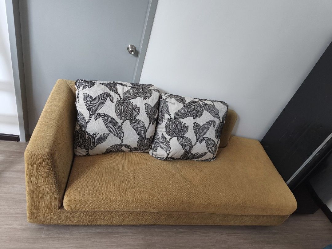 Sofas (Category: Sofas) located in Banting. Submitted by faizzulkefli143 (Listing ID 1367166461, Image 3). Description: Nego until letgo.