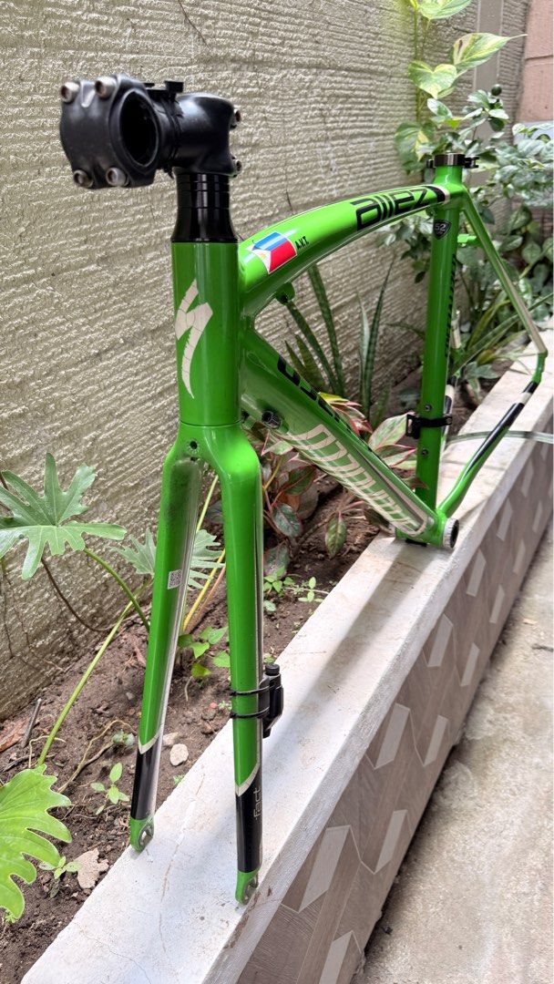 Specialized allez with carbon fork (Category: Bicycles) located in Quezon City. Submitted by bryanchristianalarcon (Listing ID 1367125024, Image 3). Description: Specialized allez with carbon fork Size 52 With shimano bottom bracket FSA headset Seatclamp.