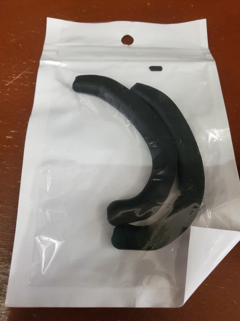 由 Gina8899 (刊登 ID 1367135289，圖片 1) 提交，位於 台北市 (Taipei) 的 T1貨耳掛口罩護耳神器口罩減壓口罩護耳套 軟硅膠 口罩防勒隱形矽膠護耳套耳朵防護可水洗護耳 (類別：口罩、面罩)，說明：商品名稱:口罩護耳神器(一副/一對/雙耳) 商品尺寸:如圖所示 商品材質:軟硅膠 商品顏色:黑色 重量:6g。