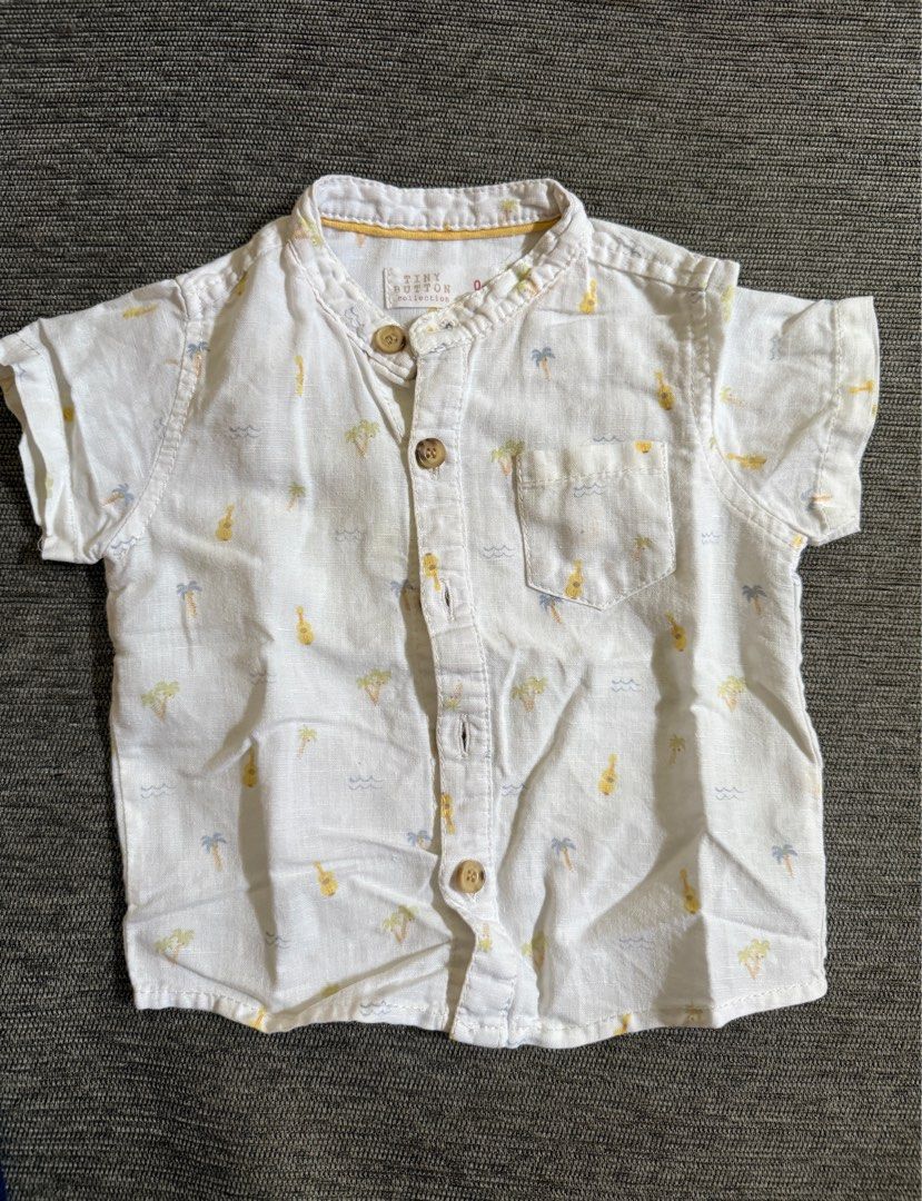 Tiny Button (0-6m) (Category: Babies & Kids Fashion) located in Kajang. Submitted by nina486012 (Listing ID 1367133270, Image 1). Description: Worn few times. Anak dah besar..