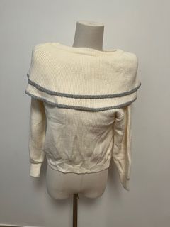Beige hooded knitted sweater63016073469826110