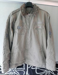 （分類：）位於 。 由 crousell 提交（商品編號 1367318615，圖片 1）。簡介： 。