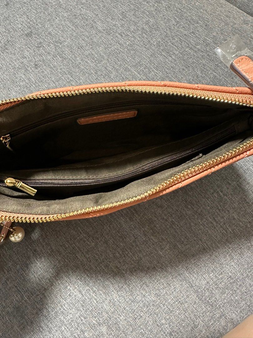 Bag (Category: Cross-body Bags) located in Manila. Submitted by _cands (Listing ID 1367461742, Image 3). Description: .