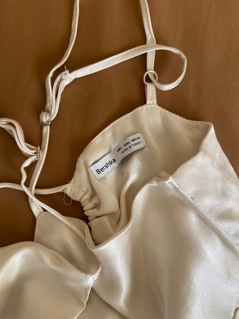 Bershka White Satin Dress (Category: Dresses) located in Quezon City. Submitted by cmsupreloved (Listing ID 1367306863, Image 2). Description: fits medium frames.