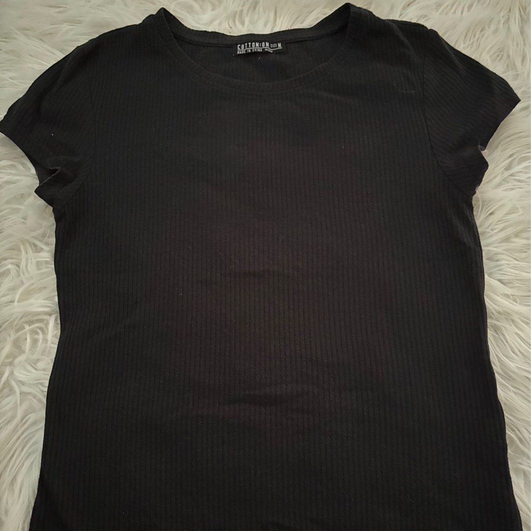 Basic Black Top 𐙚 (Category: Shirts) located in Singapore. Submitted by star4star_ (Listing ID 1367402190, Image 1). Description: Size M Black Paynow/cash! Feel free to DM for any measurements/meet up .