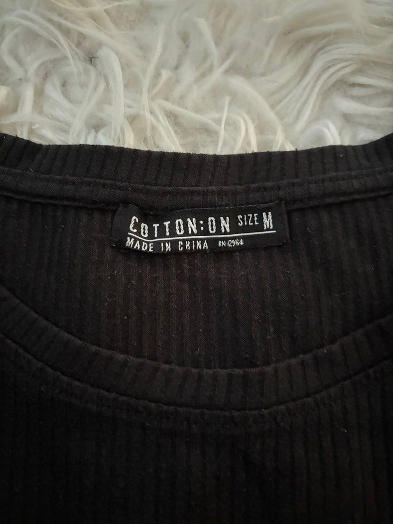 Basic Black Top 𐙚 (Category: Shirts) located in Singapore. Submitted by star4star_ (Listing ID 1367402190, Image 2). Description: Size M Black Paynow/cash! Feel free to DM for any measurements/meet up .