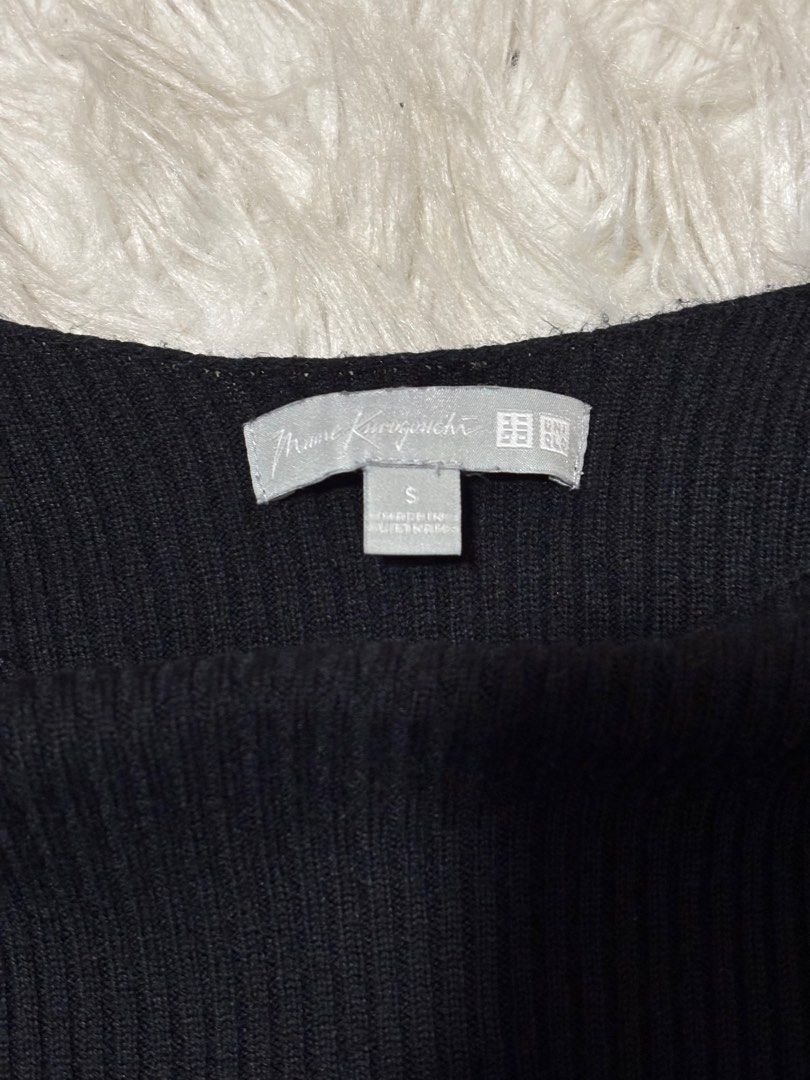 Black Longsleeves 𐙚 (Category: Longsleeves) located in Singapore. Submitted by star4star_ (Listing ID 1367401625, Image 2). Description: Size S Black Paynow/cash! Feel free to DM for any measurements/meet up.