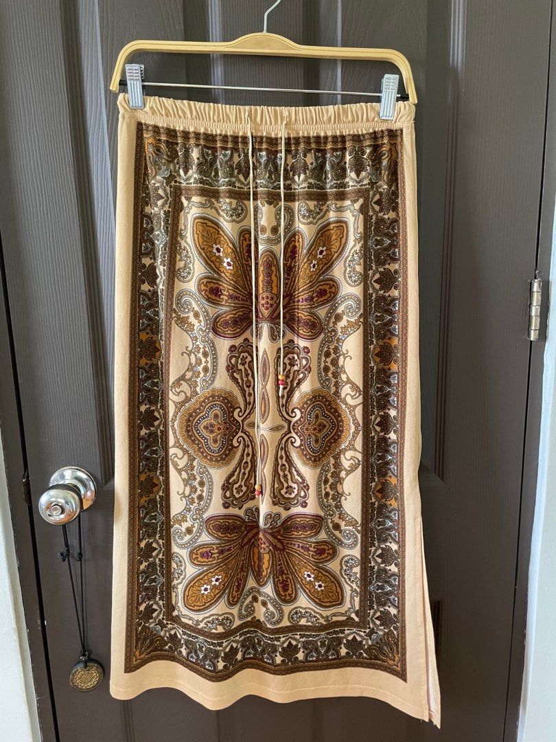 Boho Maxi Skirt (Category: Skirts) located in Quezon City. Submitted by virtualapproach (Listing ID 1367345550, Image 1). Description: 26-31 garterized .
