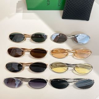 (Category: ) located in . Submitted by sunglasses.versionsale (Listing ID 1367349806, Image 1). Description: .