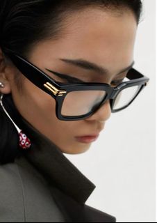 (Category: ) located in . Submitted by sunglasses.versionsale (Listing ID 1367356952, Image 1). Description: .