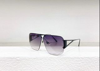 (Category: ) located in . Submitted by sunglasses.versionsale (Listing ID 1367371585, Image 1). Description: .